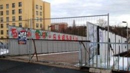 Gesperrter Br?ckenaufgang an der S-Bahn Miltitzer Allee. Foto: Gernot Borriss